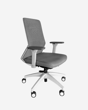 Last inn bildet i Galleri-visningsprogrammet, Pomelo kontorstol - grå stoff og lysegrå understell farge - ergonomisk kontorstol - Demonstrasjon av setehøyde som går opp og ned
